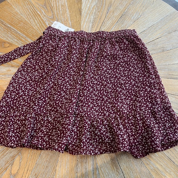 NWT Hollister Ultra High Rise Mini Floral Red Skirt - Picture 6 of 7